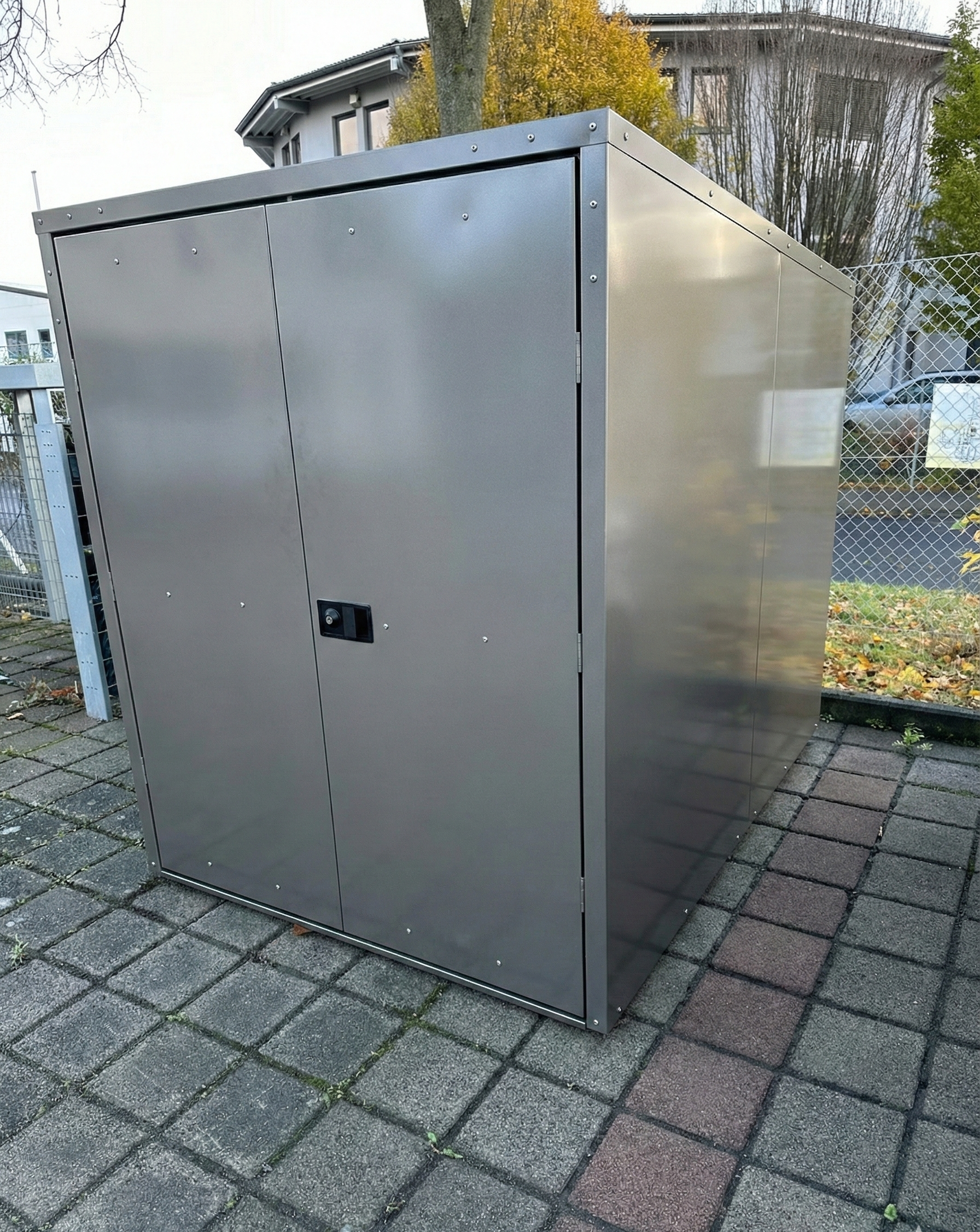 Elektromobilgarage dunkelgrau